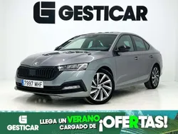 Gris Usado 2023 Skoda Octavia Selection Utilitario | 25.990 € (Un poco caro)