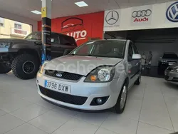 Gris / plata Usado 2006 Ford Fiesta Ghia Utilitario | 4499 € (Precio justo)