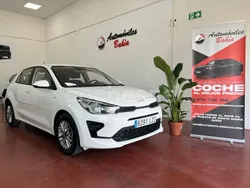 Blanco Usado 2022 Kia Rio Berlina | 14.490 € (Precio justo)