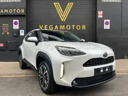 Blanco Nuevo 2025 Toyota Yaris Cross Style SUV | 28.490 € (Un poco caro)