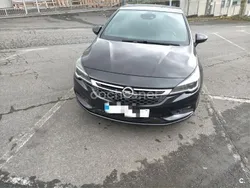 Azul Usado 2018 Opel Astra Dynamic Berlina | 14.000 € (Un poco caro)