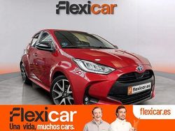 Rojo Usado 2022 Toyota Yaris Hybrid Plus | 17.990 € (Precio justo)