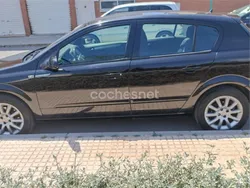 Negro Usado 2007 Opel Astra Enjoy Berlina | 3900 € (Precio justo)