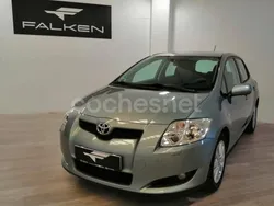 Gris / plata Usado 2009 Toyota Auris Advance Berlina | 7990 € (Un poco caro)