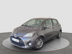 Gris / plata Usado 2015 Toyota Yaris Active Berlina | 6900 € (Precio justo)