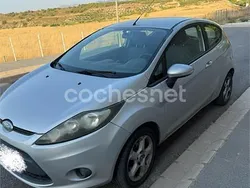 Gris / plata Usado 2009 Ford Fiesta Trend Utilitario | 4000 € (Precio justo)