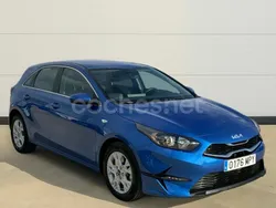 Azul Usado 2024 Kia Ceed Berlina | 20.400 € (Precio justo)