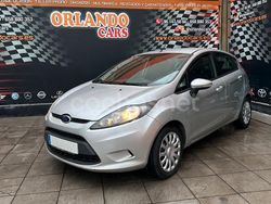 Gris / plata Usado 2012 Ford Fiesta Trend Utilitario | 3200 € (Precio justo)