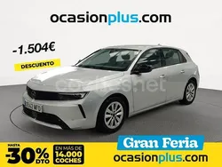 Gris / plata Usado 2023 Opel Astra Edition Berlina | 16.550 € (Buen precio)
