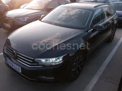 Negro Usado 2021 VW Passat Executive Familiar | 24.999 € (Caro)