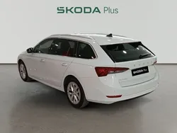 Blanco Usado 2020 Skoda Octavia Ambition Familiar | 19.690 € (Un poco caro)