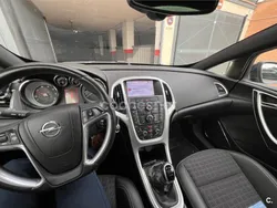 Negro Usado 2013 Opel Astra GTC Sportive Berlina | 11.500 € (Caro)