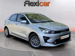 Gris Usado 2022 Kia Rio 2 Berlina | 11.390 € (Buen precio)