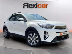 Blanco Usado 2023 Kia Stonic 2 SUV | 15.890 € (Un poco caro)