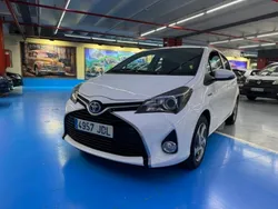 Blanco Usado 2015 Toyota Yaris Hybrid Advance Utilitario | 15.700 € (Caro)