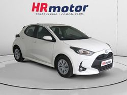 Blanco Usado 2022 Toyota Yaris Hybrid Business Edition Berlina | 20.790 € (Un poco caro)