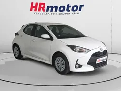 Blanco Usado 2022 Toyota Yaris Hybrid Business Edition Berlina | 20.990 € (Un poco caro)