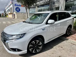 Blanco silky (perlado) Usado 2018 Mitsubishi Outlander P-HEV SUV | 19.899 €