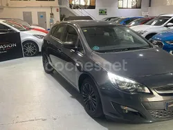 Gris / plata Usado 2015 Opel Astra Excellence Berlina | 7990 € (Buen precio)