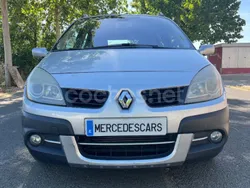 Gris / plata Usado 2008 Renault Scénic II Dynamique Monovolumen | 2290 € (Precio justo)