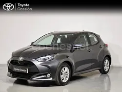 Gris / plata Usado 2024 Toyota Yaris Berlina | 17.450 € (Buen precio)