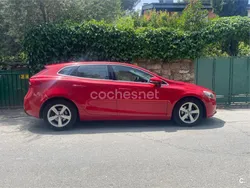 Rojo Usado 2014 Volvo V40 Momentum Familiar | 6499 € (Precio justo)