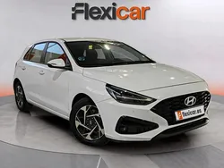 Blanco Usado 2024 Hyundai i30 Berlina | 19.090 € (Un poco caro)