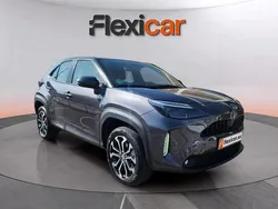 Gris Usado 2024 Toyota Yaris Hybrid Active | 23.090 € (Precio justo)