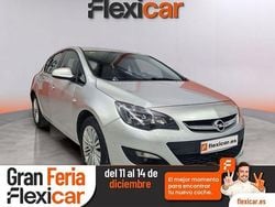 Gris / plata Usado 2015 Opel Astra Selective Berlina | 9990 € (Precio justo)