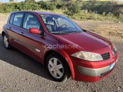 Granate Usado 2003 Renault Mégane II Dynamique Berlina | 2200 € (Precio justo)