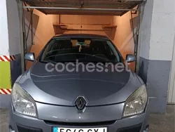 Gris / plata Usado 2010 Renault Mégane III Dynamique Berlina | 5200 € (Buen precio)