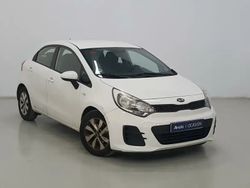 Blanco Usado 2017 Kia Rio Berlina | 8500 € (Un poco caro)