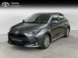 Gris / plata Usado 2024 Toyota Yaris Hybrid Active Berlina | 22.750 € (Precio justo)