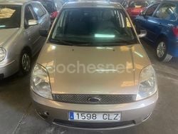 Beige Usado 2004 Ford Fiesta Trend Utilitario | 2850 € (Precio justo)