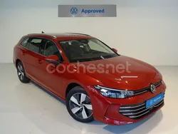 Rojo Usado 2024 VW Passat Business Familiar | 40.400 € (Precio justo)