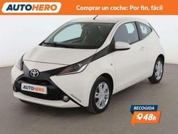 Blanco Usado 2015 Toyota Aygo X-play Utilitario | 8399 € (Precio justo)