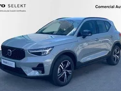 Gris Nuevo 2024 Volvo XC40 Plus SUV | 39.900 € (Precio justo)