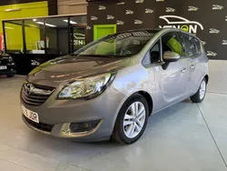 Gris / plata Usado 2016 Opel Zafira Tourer Selective Monovolumen | 9590 € (Buen precio)