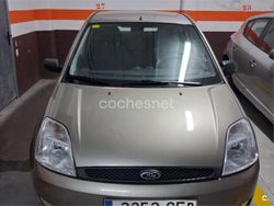 Gris / plata Usado 2003 Ford Fiesta Ambiente Berlina | 3500 €