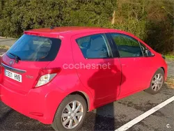 Rojo Usado 2013 Toyota Yaris Active Berlina | 6950 € (Precio justo)