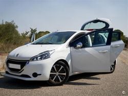 Blanco Usado 2017 Peugeot 208 Allure Utilitario | 8400 € (Precio justo)