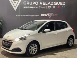 Blanco Usado 2019 Peugeot 208 Active Utilitario | 13.490 € (Un poco caro)