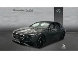 Gris / plata Usado 2023 Mercedes E220 Berlina | 74.900 € (Precio justo)