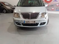 Gris / plata Usado 2006 Lancia Phedra Monovolumen | 5450 €