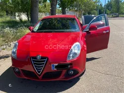 Rojo Usado 2014 Alfa Romeo Giulietta Distinctive Utilitario | 6200 € (Precio justo)