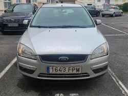 Gris / plata Usado 2007 Ford Focus Trend Berlina | 2200 € (Buen precio)