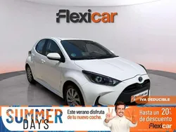 Blanco Usado 2024 Toyota Yaris Hybrid Active Utilitario | 18.090 € (Buen precio)