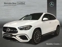 Digital white metallic paint Usado 2023 Mercedes GLA200 AMG line SUV | 48.500 €