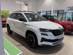 Blanco Usado 2022 Skoda Karoq SportLine SUV | 27.900 € (Un poco caro)