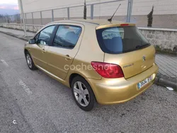 Amarillo Usado 2003 Peugeot 307 Berlina | 2700 € (Precio justo)